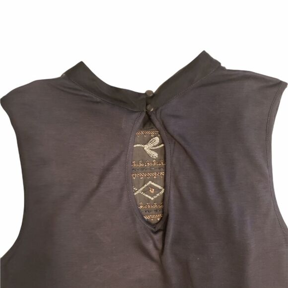 Tiny Woman's Embroidered Top - Picture 7 of 14